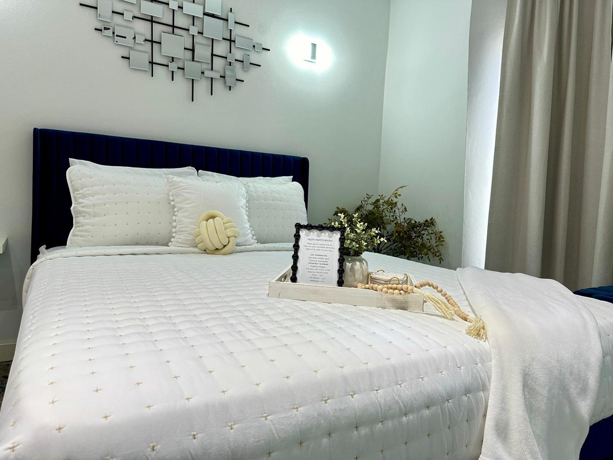 Falcon Shoreline- Airport Pickup Available - Gated-security Apartment