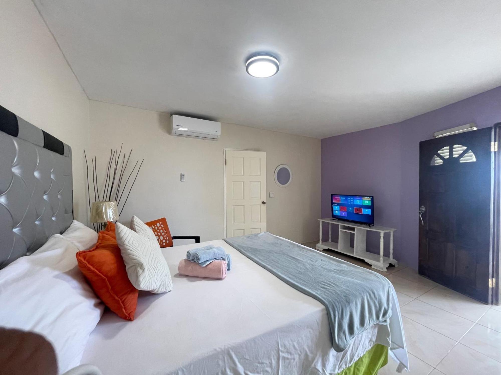 Skyline Suites, Breathtaking Mountains & View Apts * Montego Bay