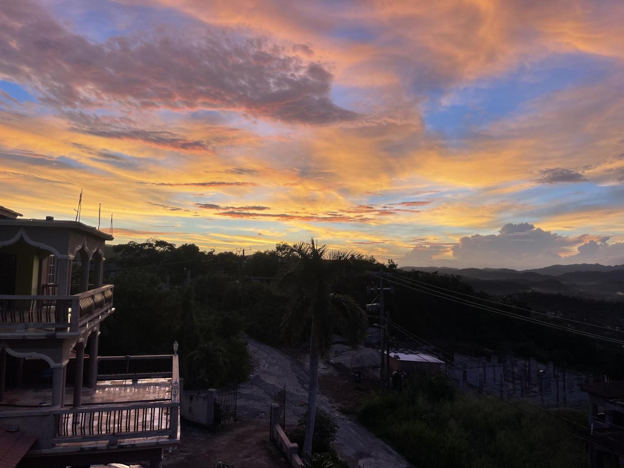 Skyline Suites, Breathtaking Mountains & View Apts Apartment