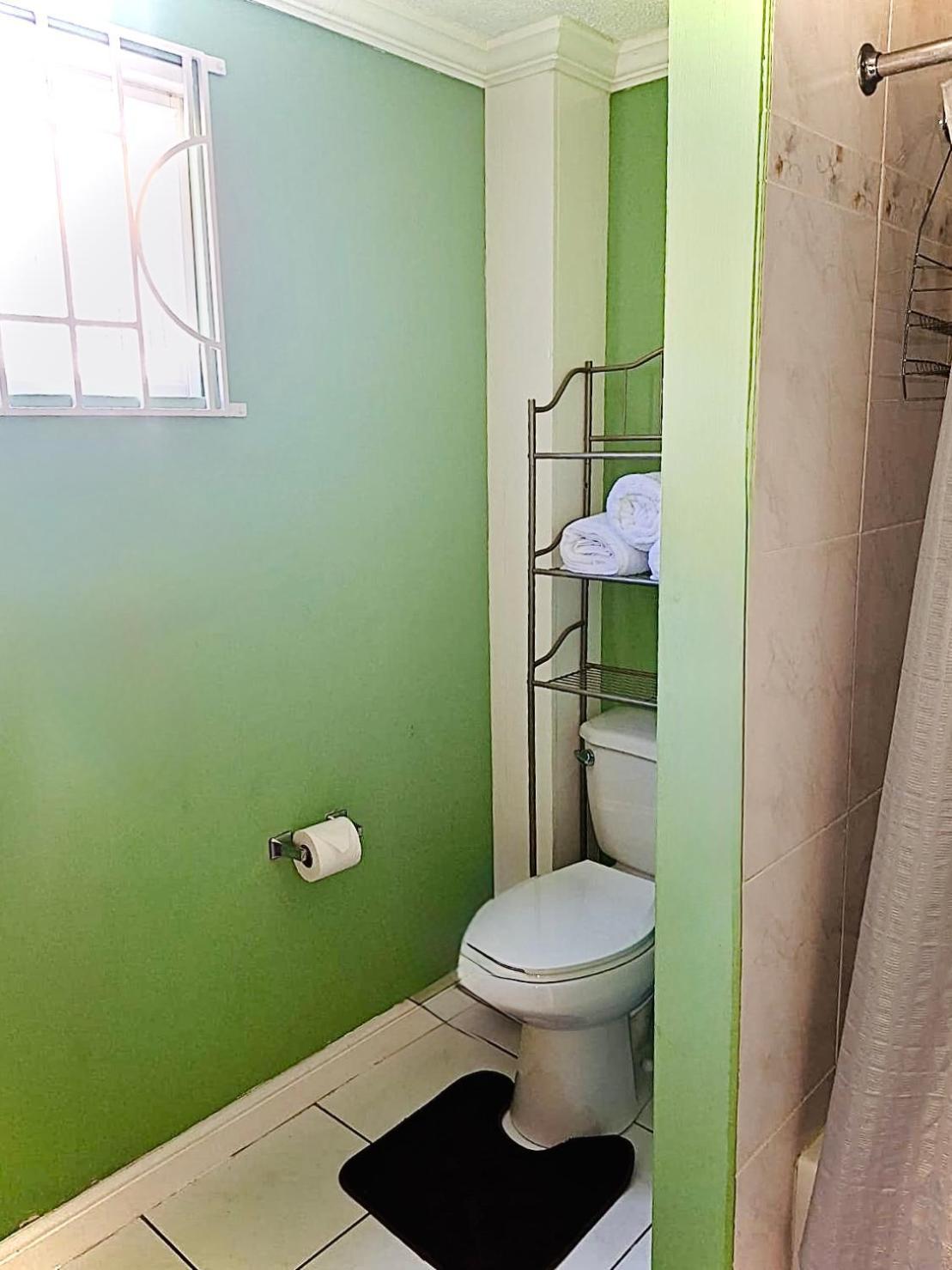 House With Pool, Shops, 3mins From Airport And Near Strip *