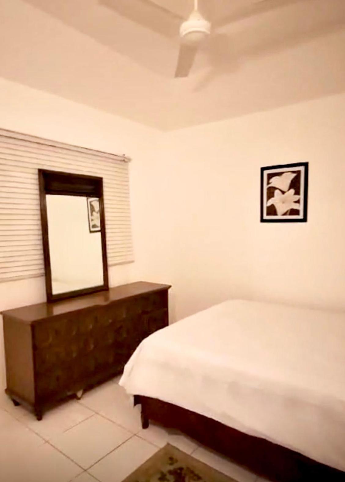 House With Pool, Shops, 3mins From Airport And Near Strip Apartment