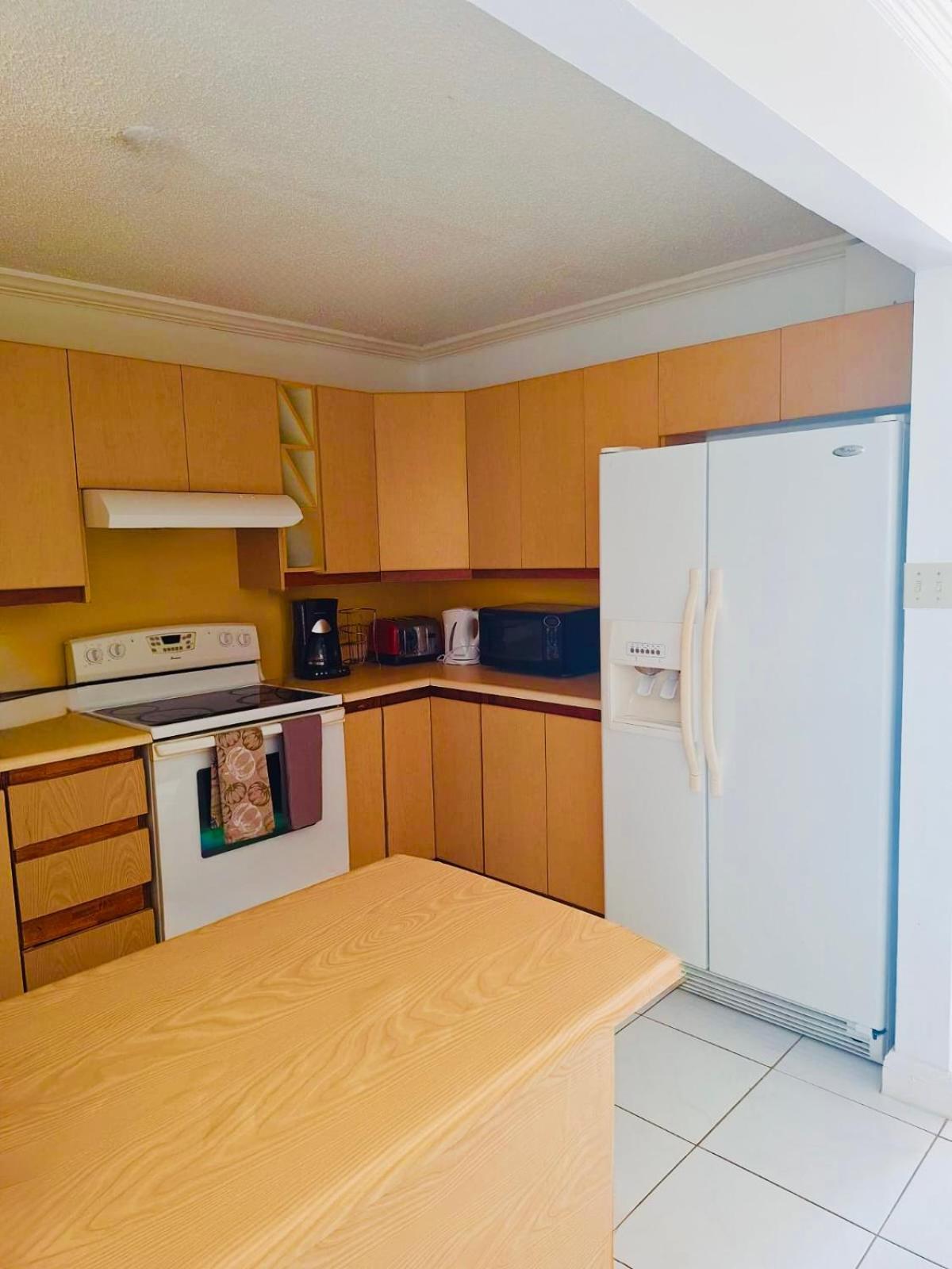 House With Pool, Shops, 3mins From Airport And Near Strip * Montego Bay