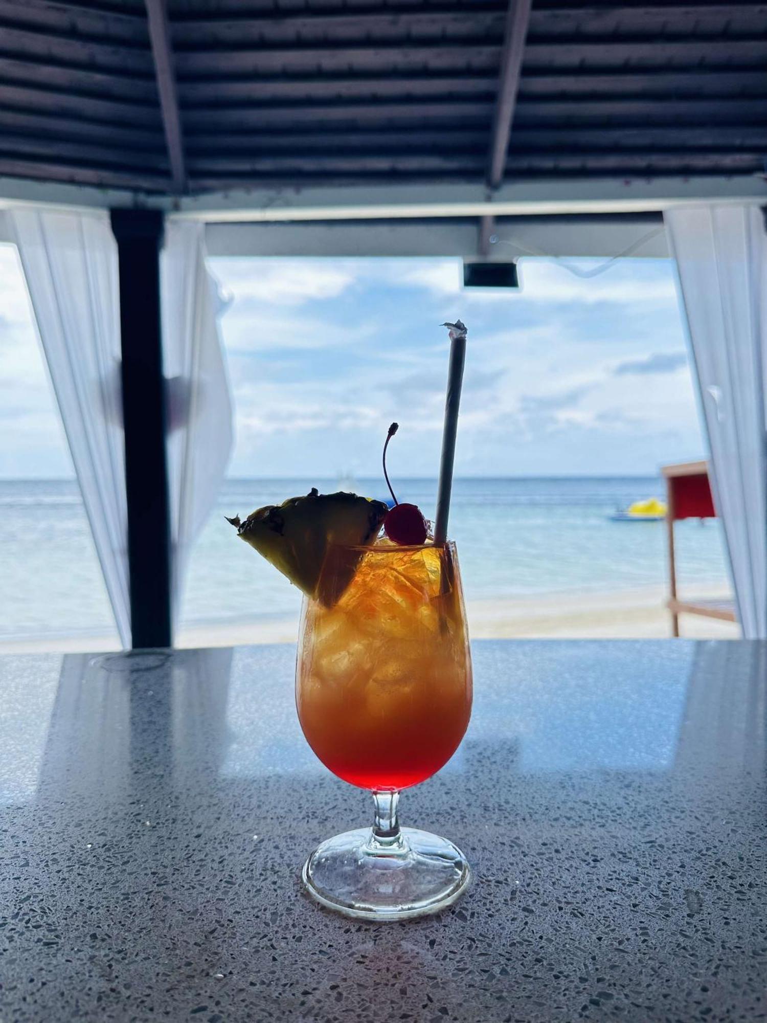 Hospitality Expert Bts 7 - Pool & Bar Inn