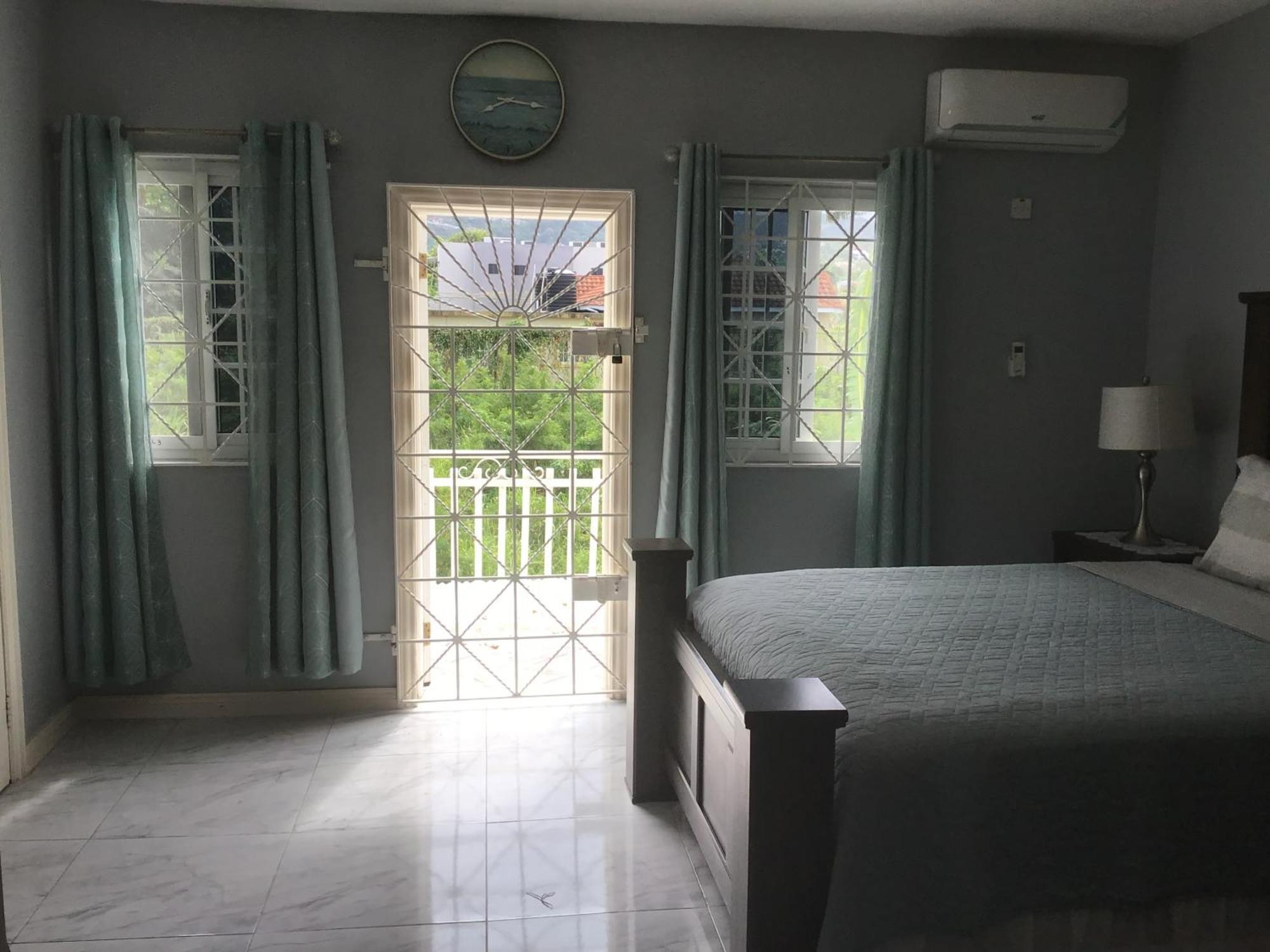 Hills Royale -ironshore * Montego Bay