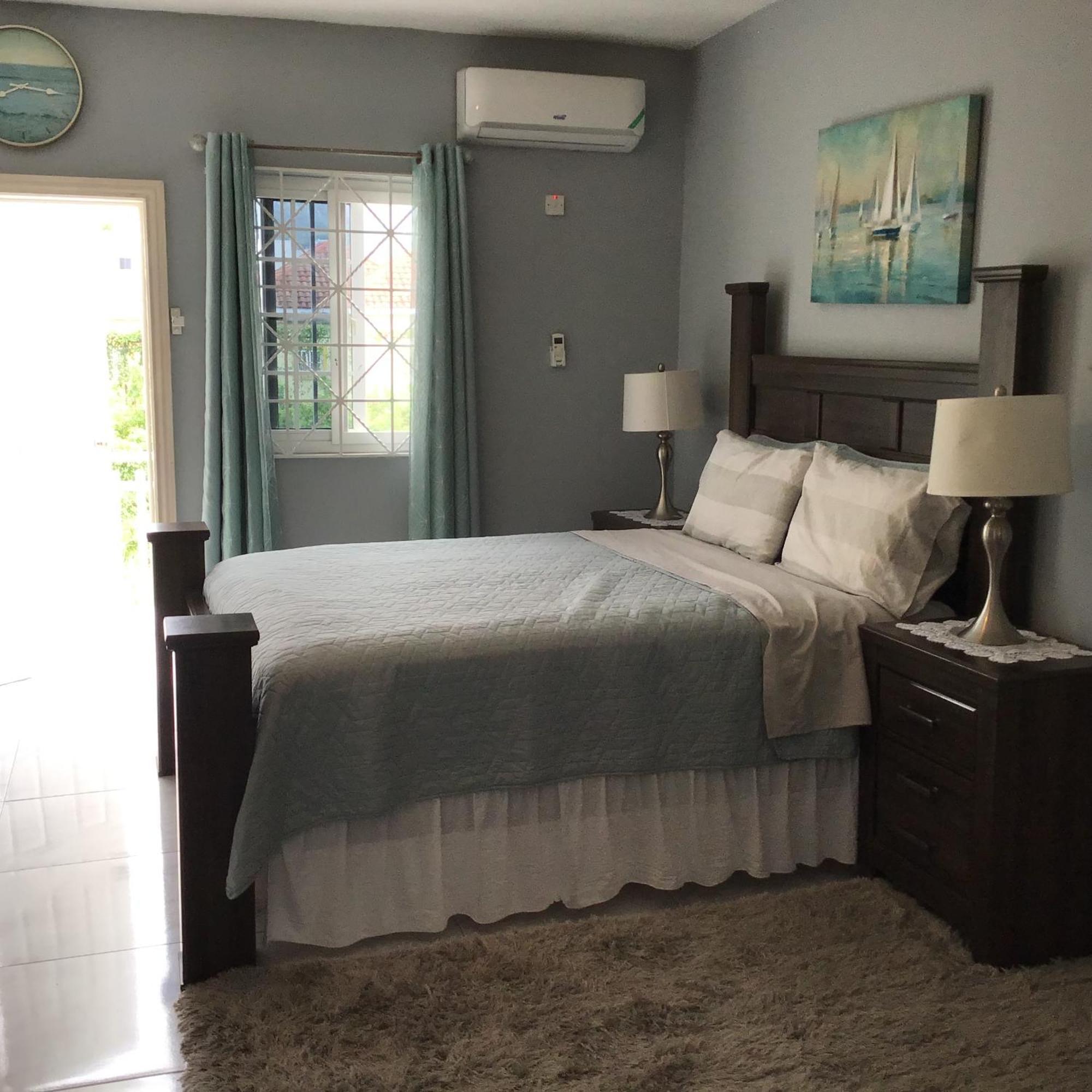 Hills Royale -ironshore Apartment *