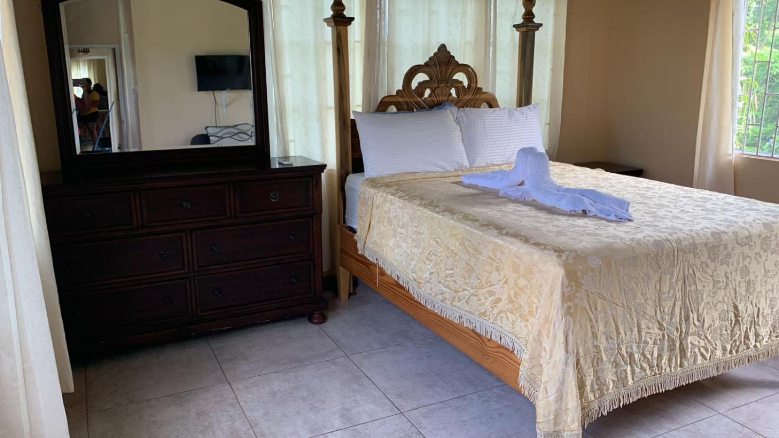 Chaudhry Second Floor Single Hotel