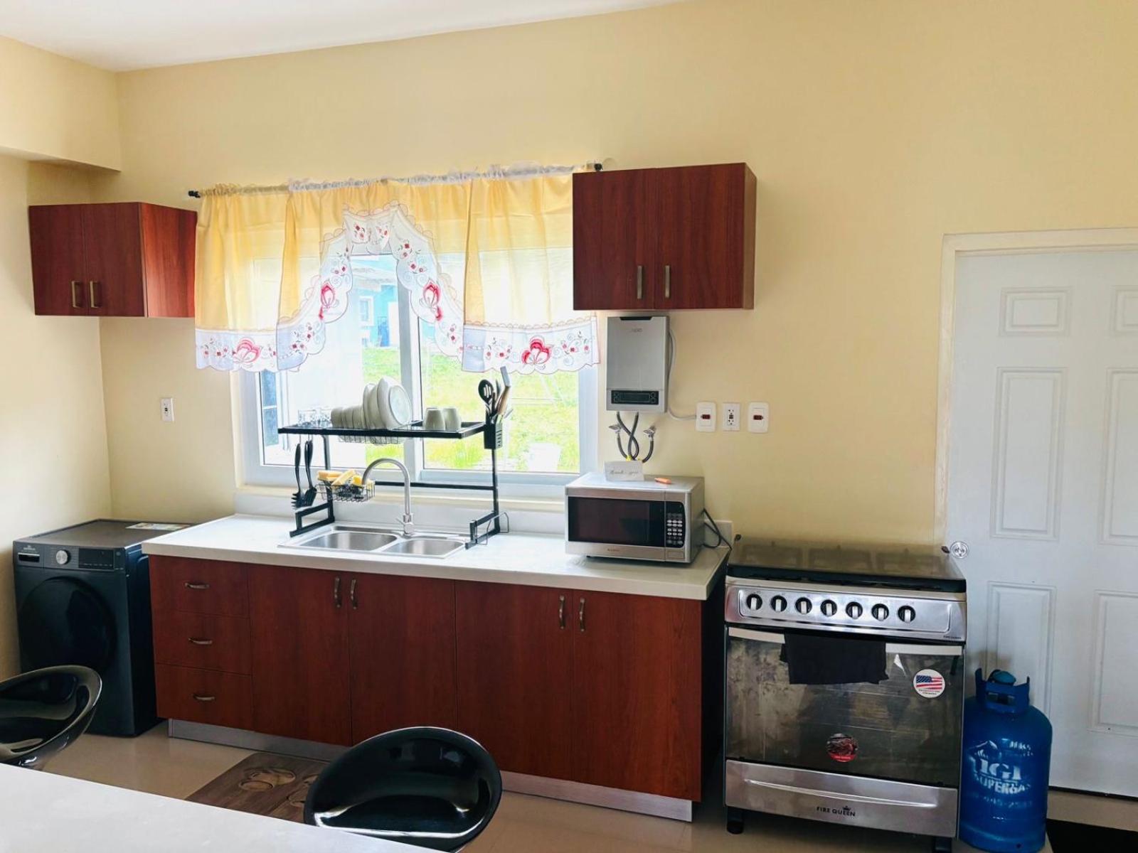 Tropical Townhouse Getaway * Montego Bay