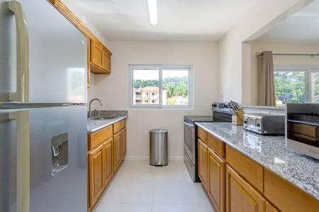 Hospitality Expert Cha3 - Pool Hip-strip * Montego Bay