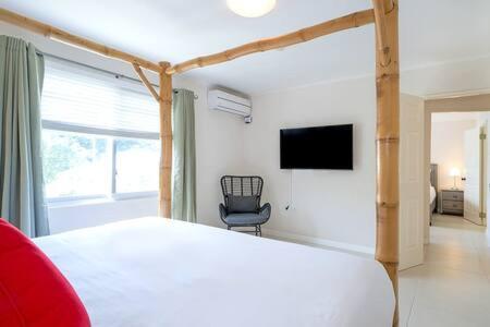 Hospitality Expert Cha3 - Pool Hip-strip *