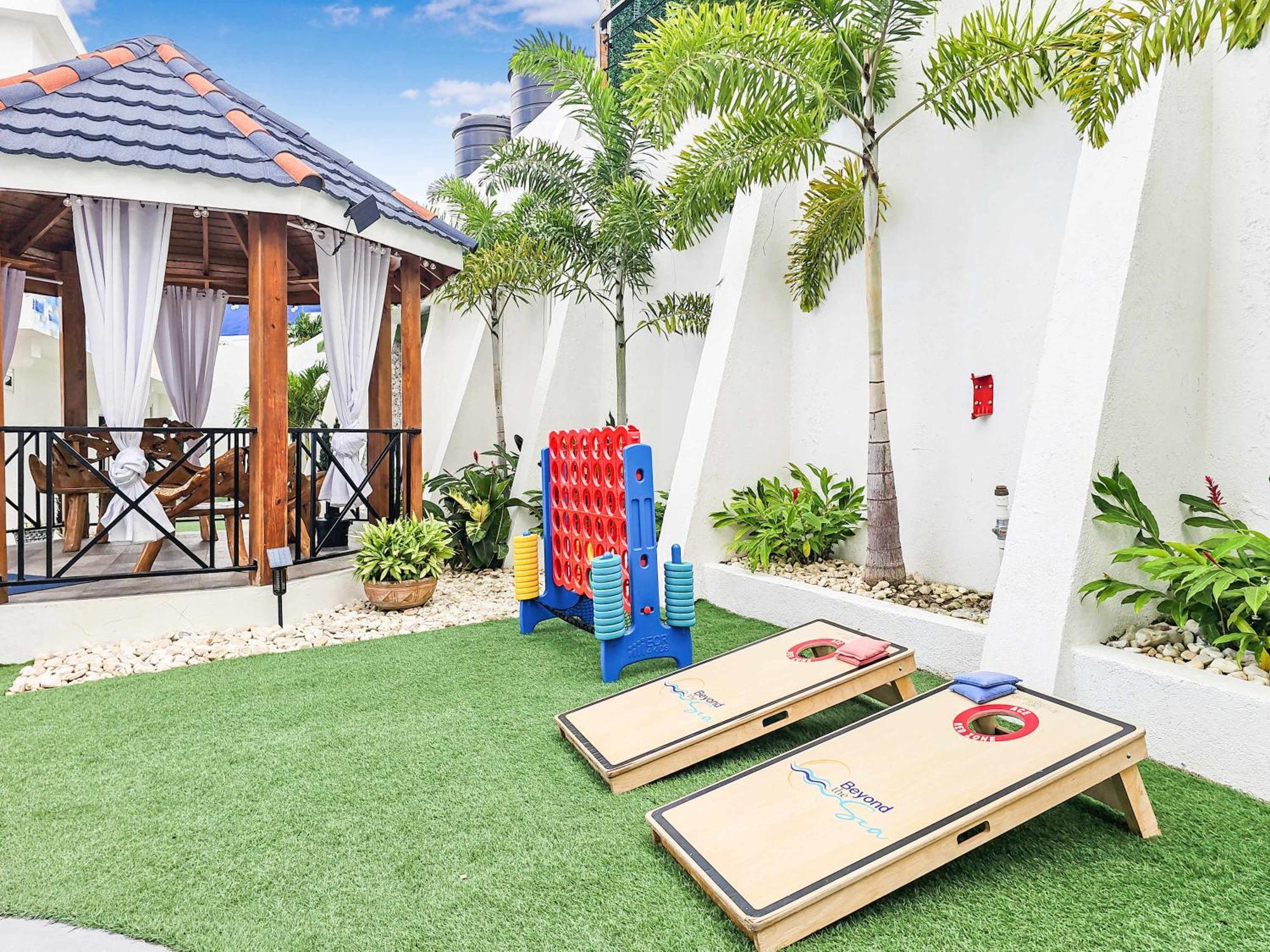 Inn Hospitality Expert Bts 8 - Pool & Bar
