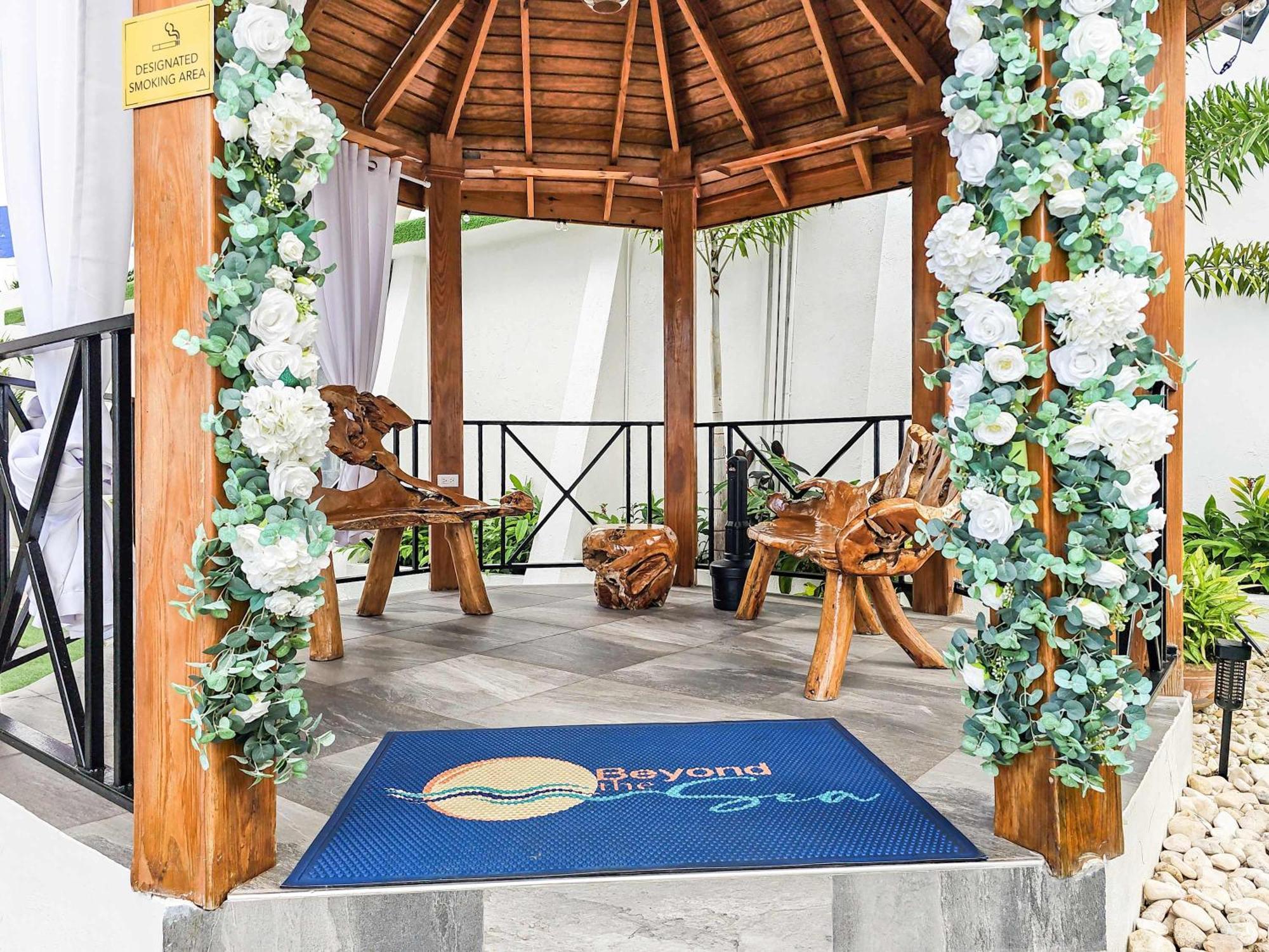 Inn Hospitality Expert Bts 4 - Pool & Bar Montego Bay