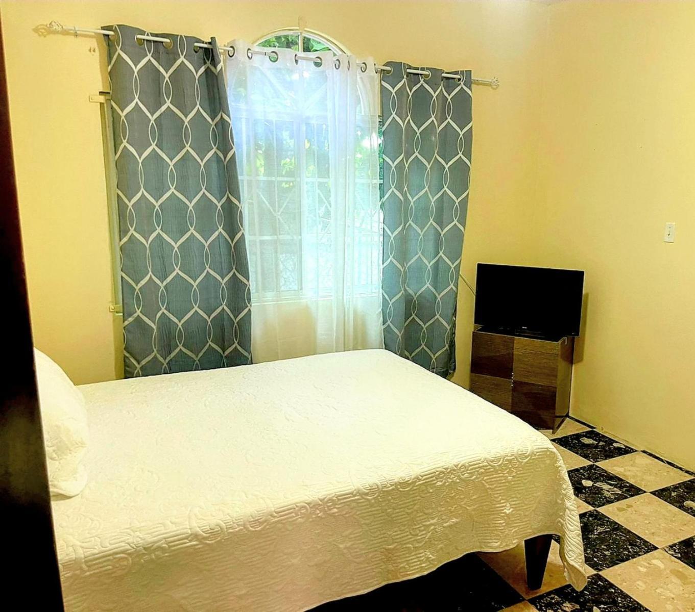 Guest house Comfy Montego Bay