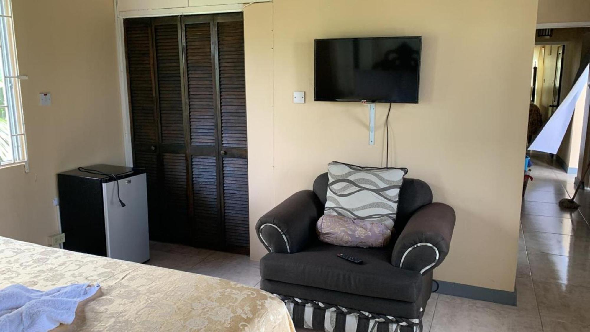 Chaudhry Second Floor Single 4* Montego Bay