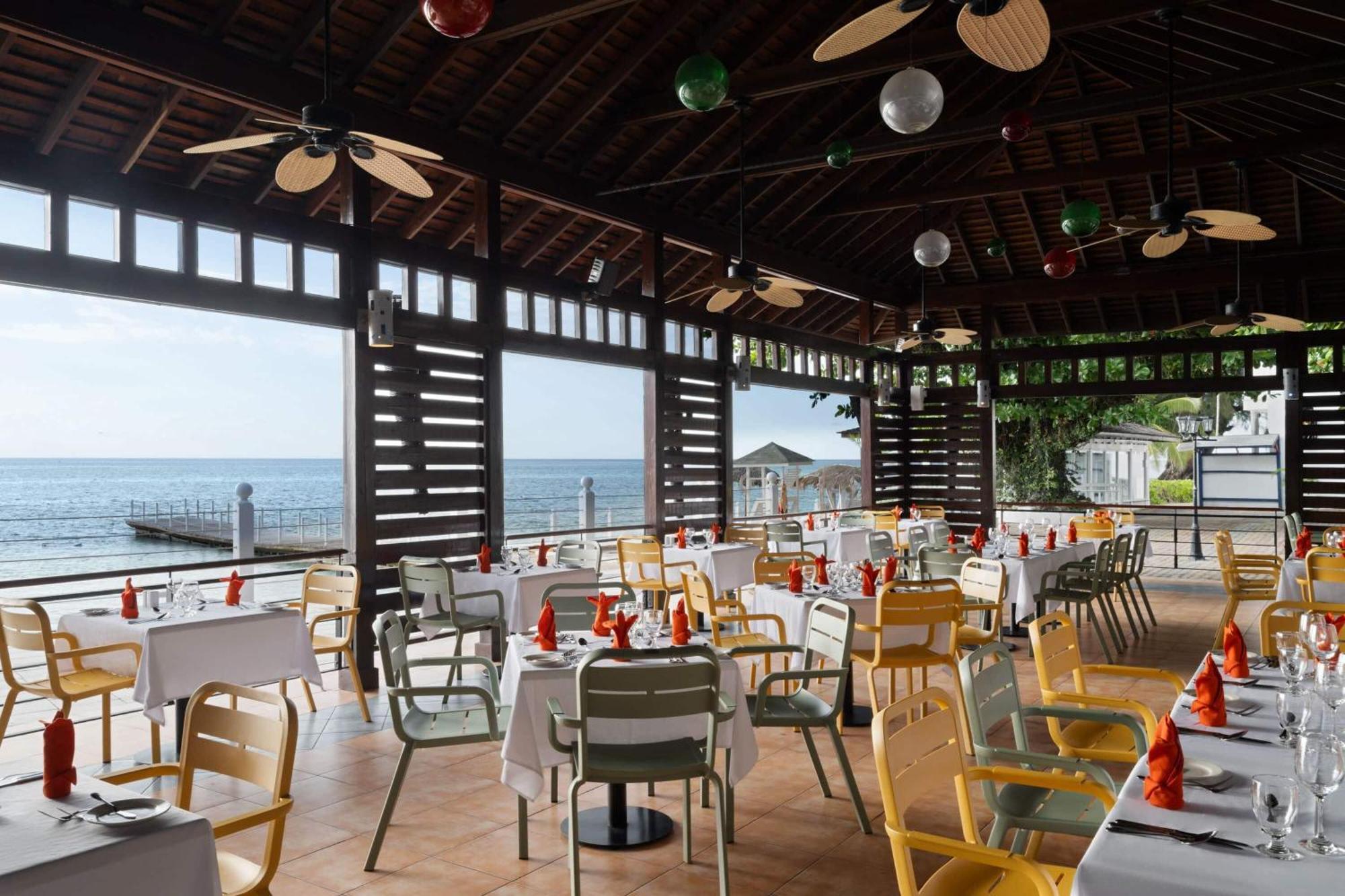 Resort Grand Decameron Montego Beach, A Trademark