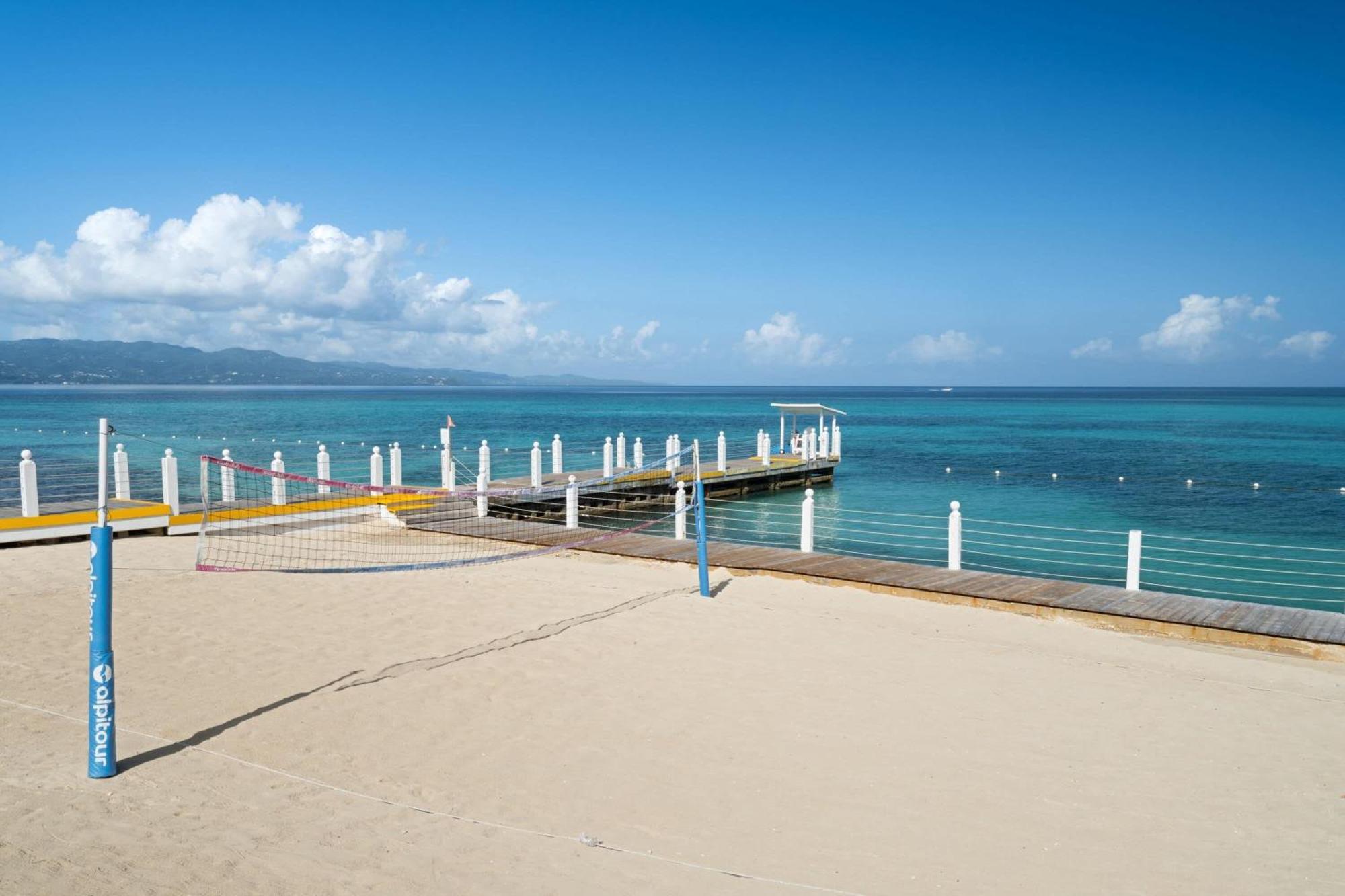 Grand Decameron Montego Beach, A Trademark 3* Montego Bay