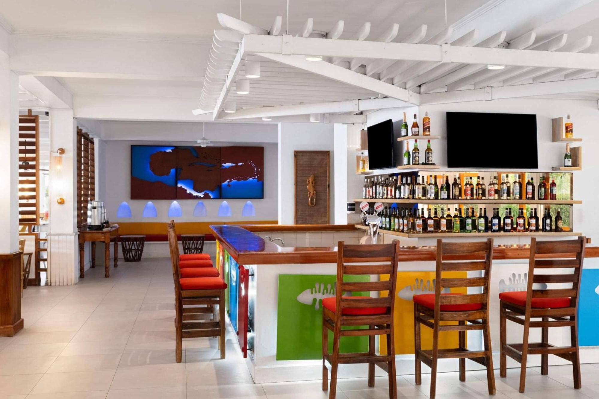 Grand Decameron Montego Beach, A Trademark