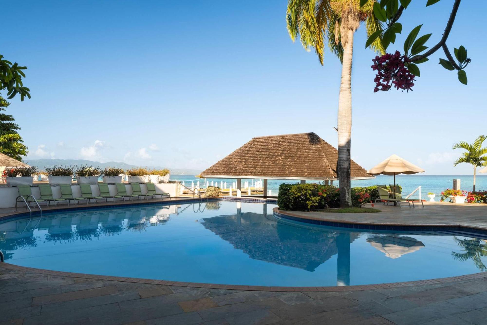 Grand Decameron Montego Beach, A Trademark