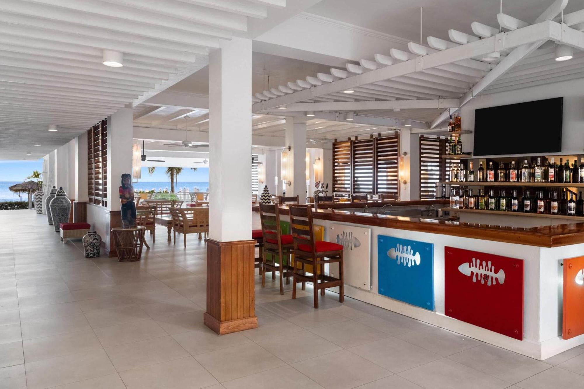 Grand Decameron Montego Beach, A Trademark Resort