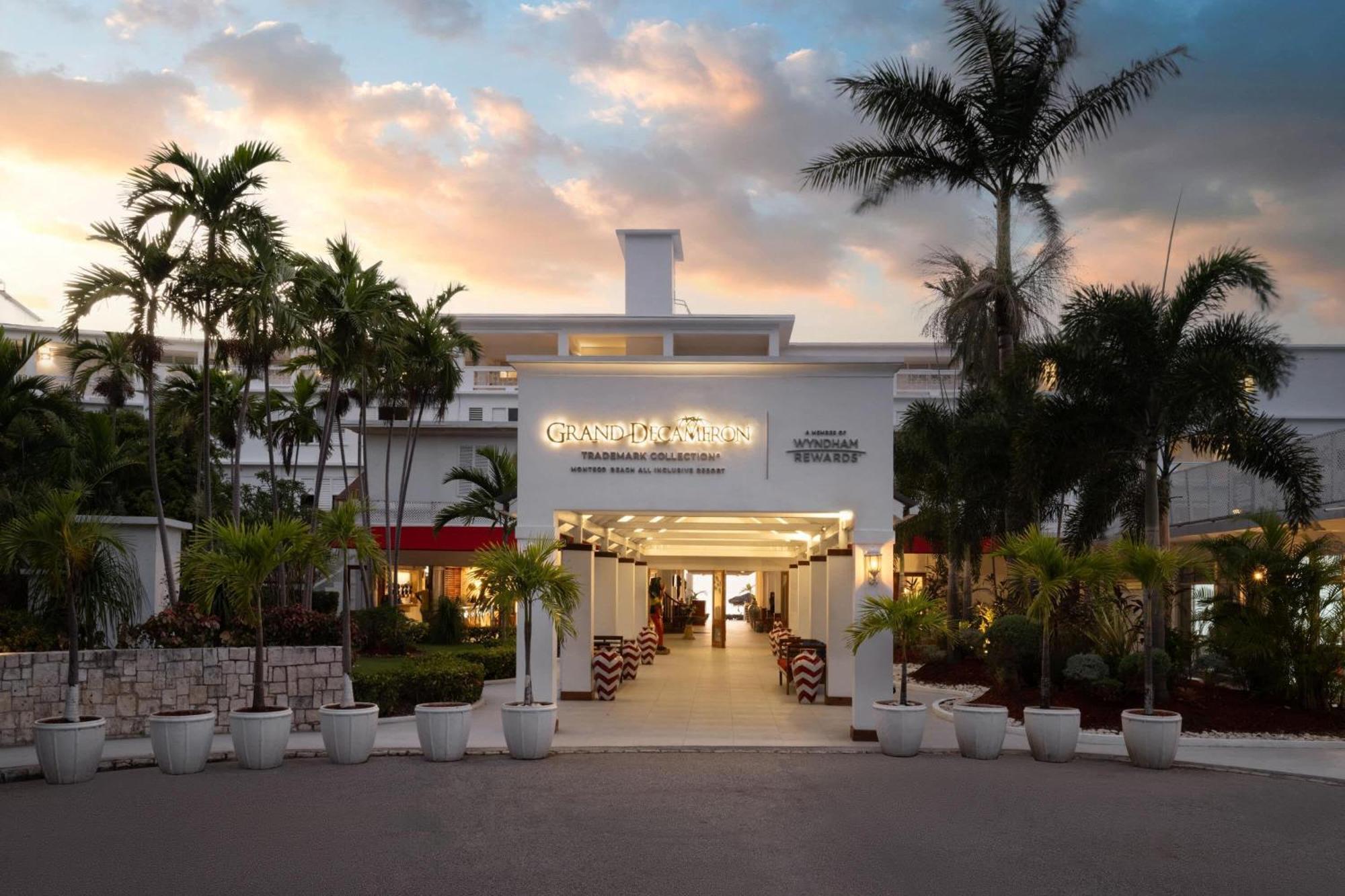 Grand Decameron Montego Beach, A Trademark 3* Montego Bay