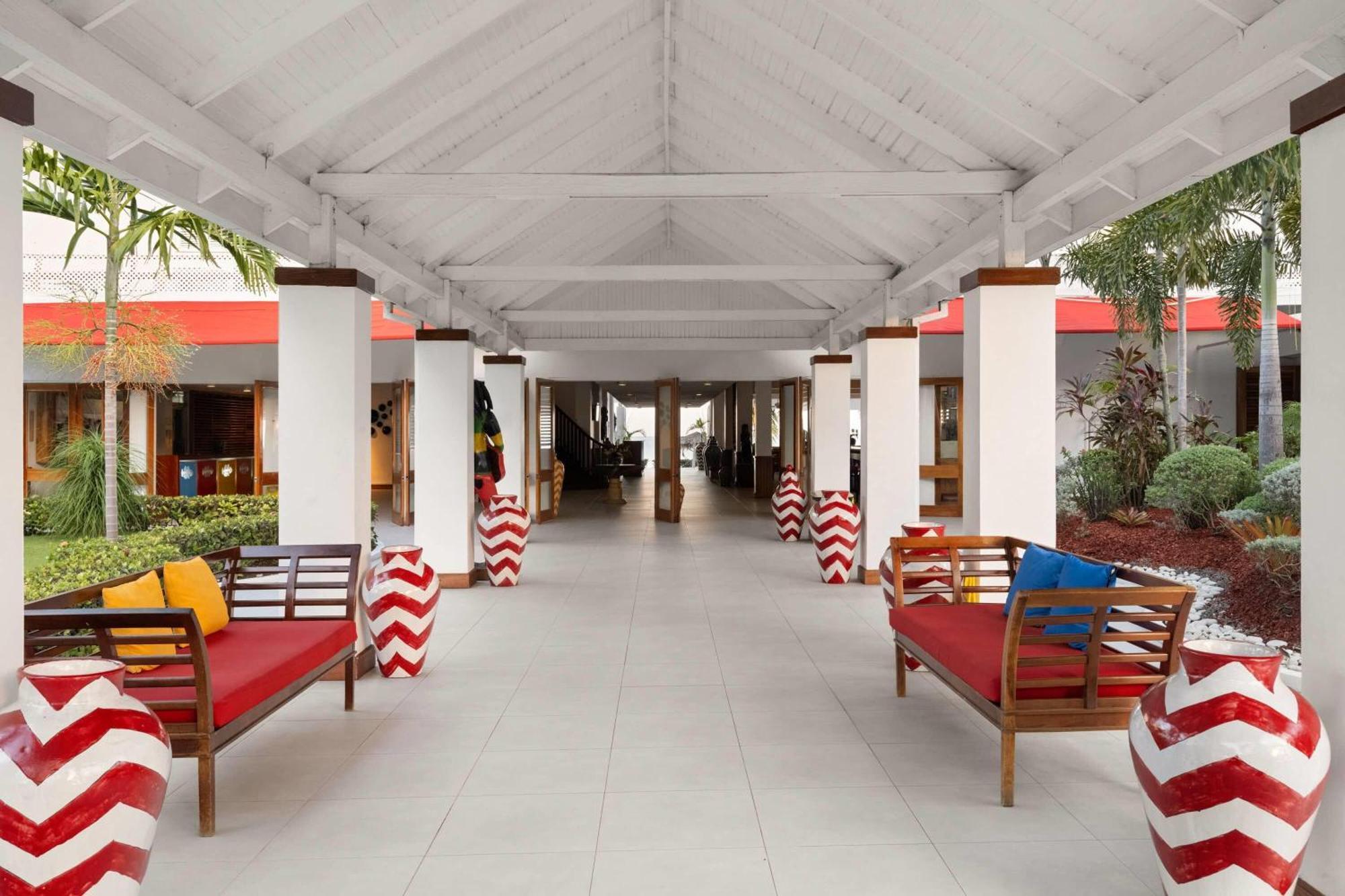 Grand Decameron Montego Beach, A Trademark