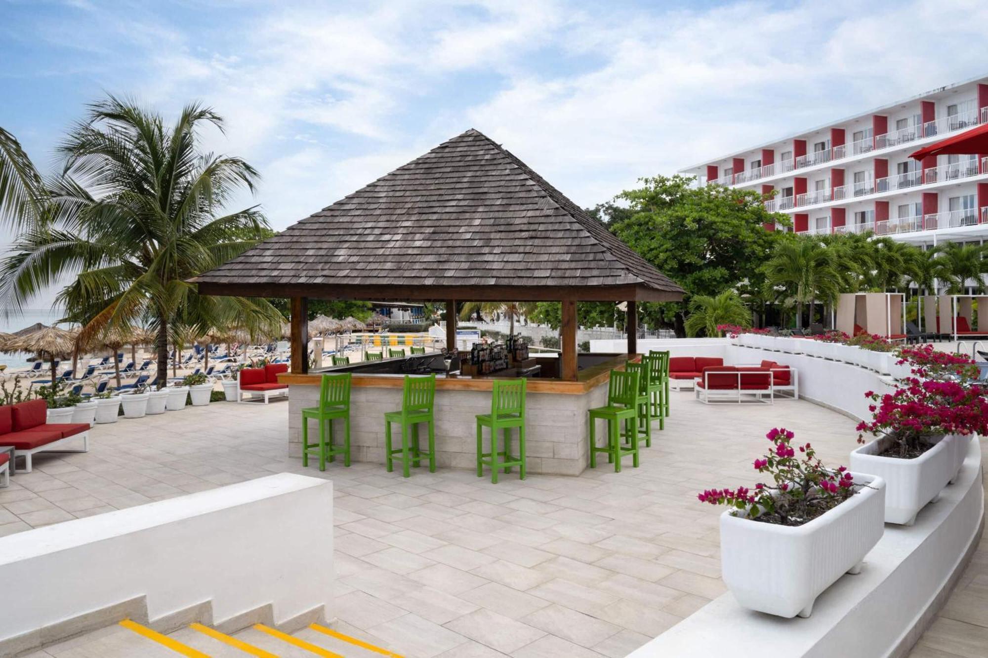 Grand Decameron Cornwall Beach, A Trademark All-Inclusive Resort Montego Bay