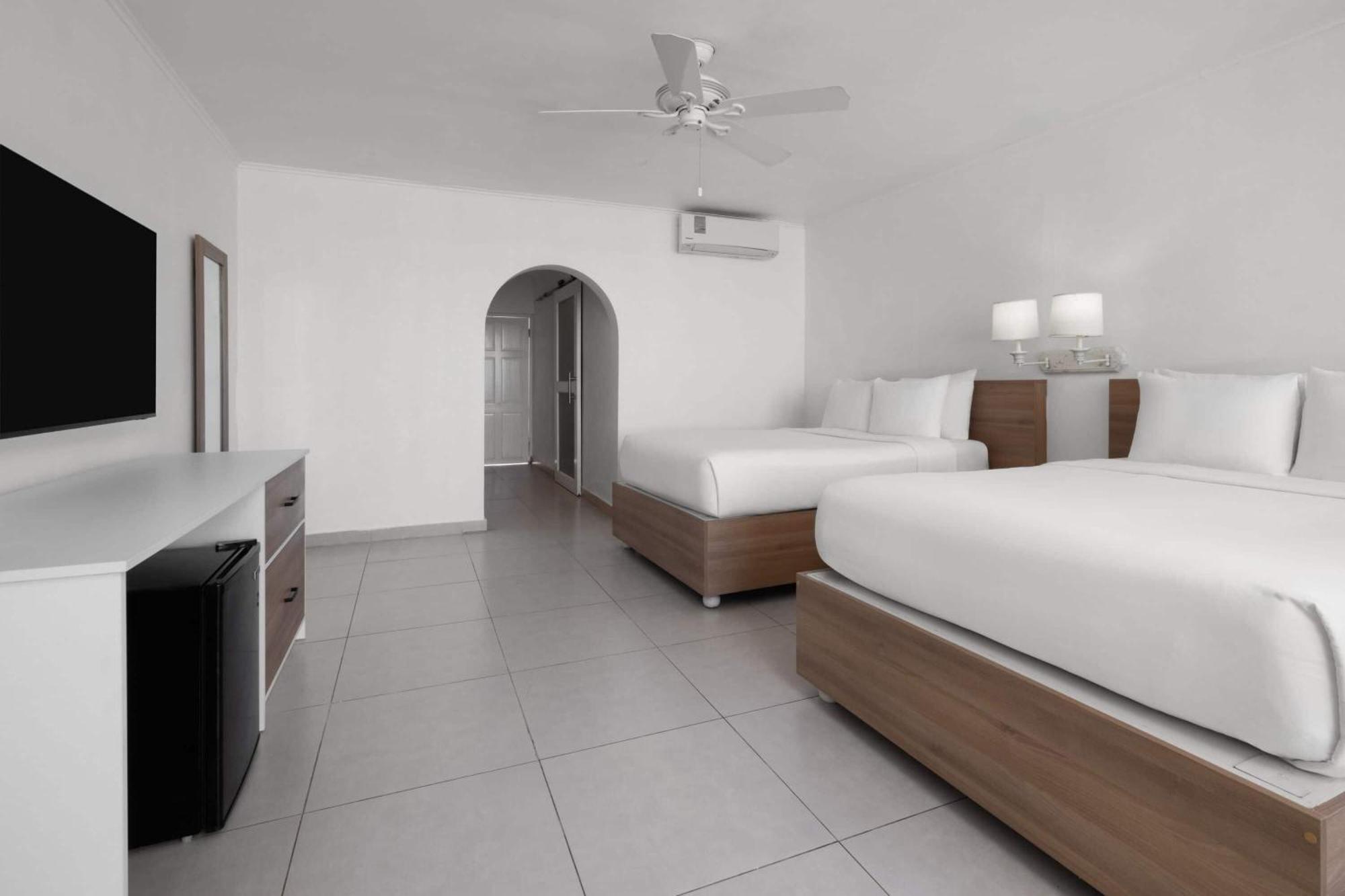 Grand Decameron Montego Beach, A Trademark Resort Montego Bay