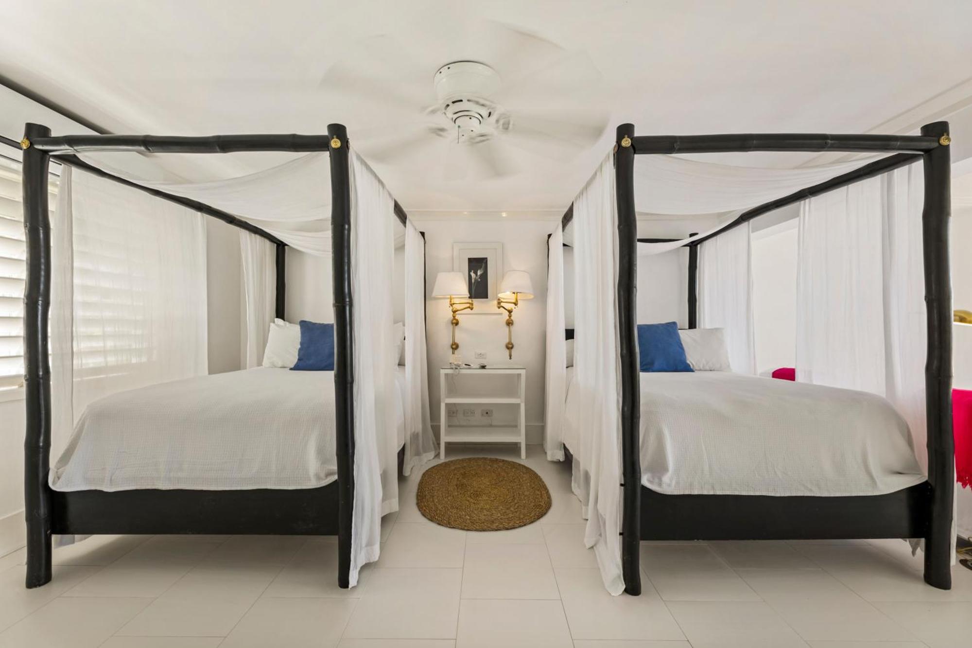 Round Hill & Resort