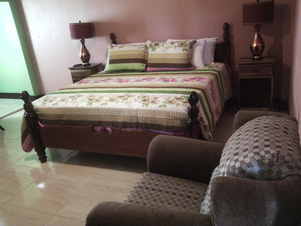 Tropik Leadonna Hotel