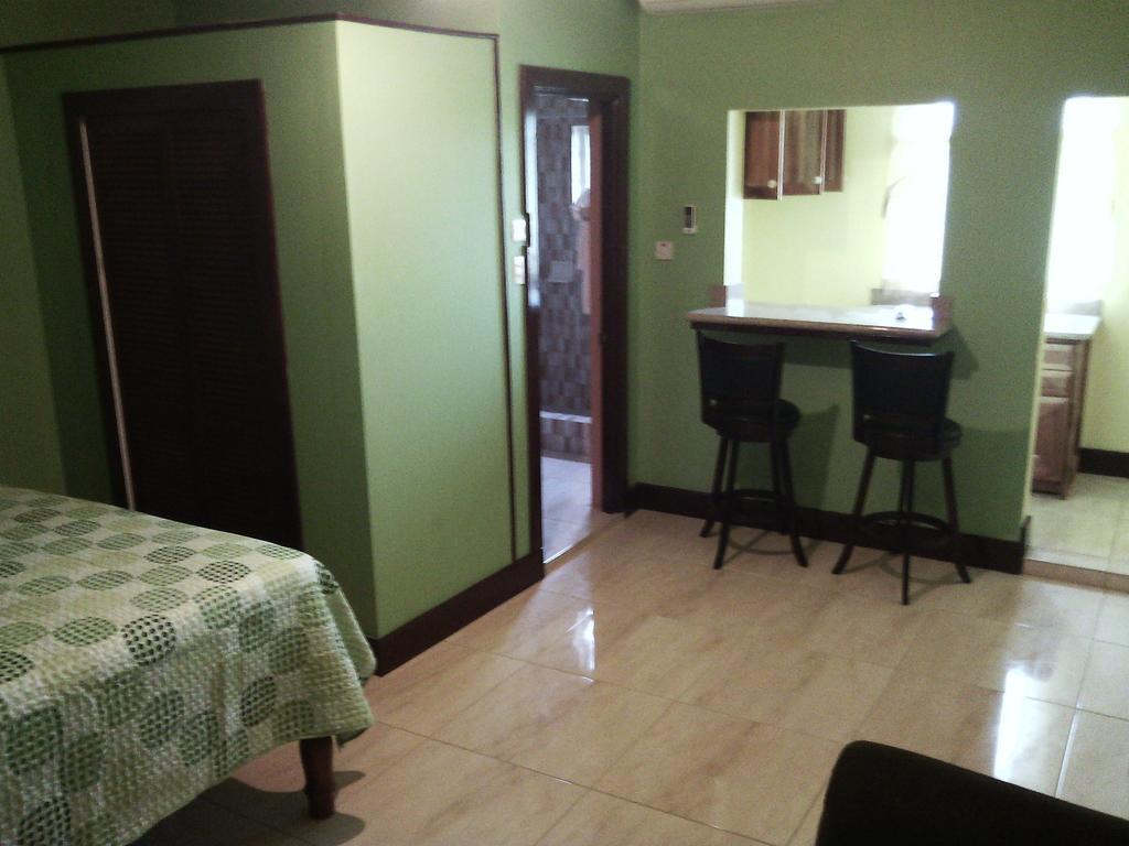 Hotel Tropik Leadonna