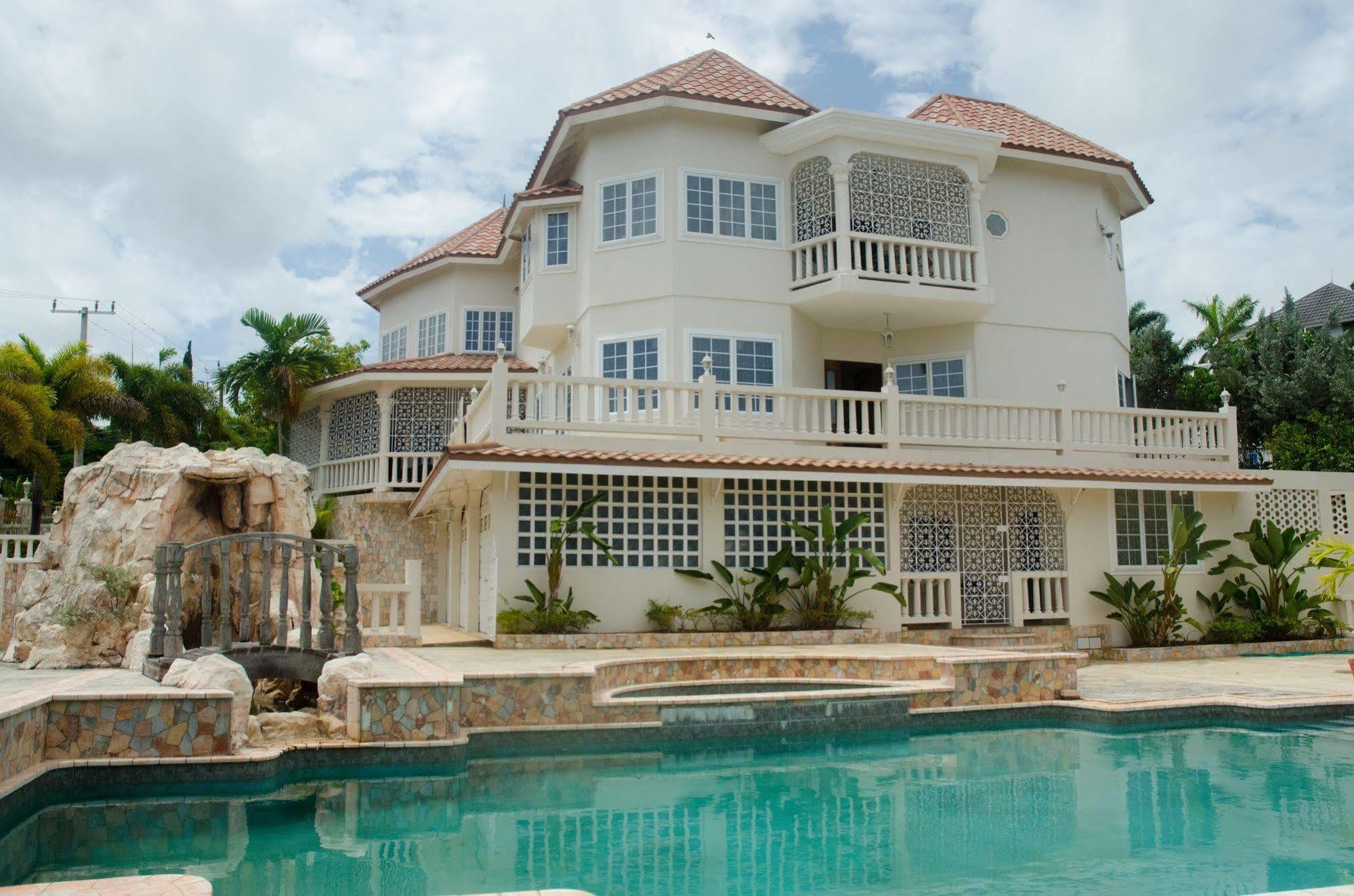 Bertrann Hotel 3*