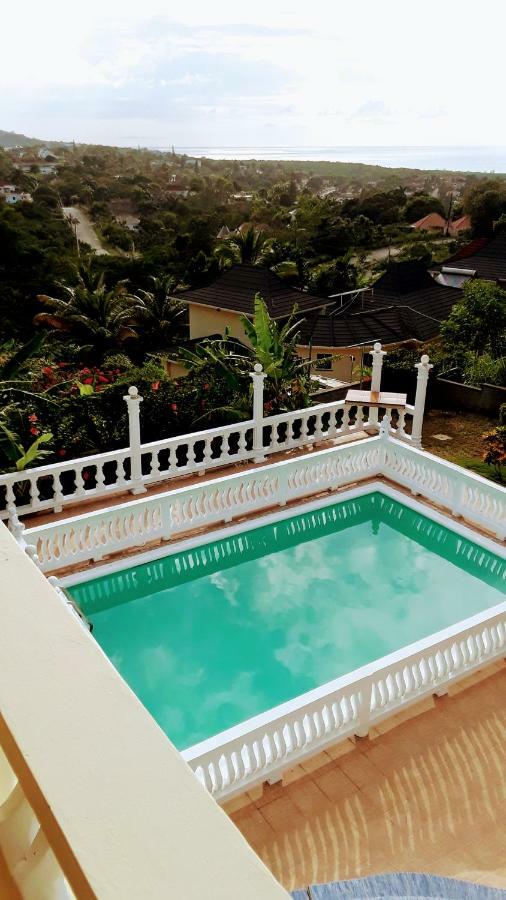 Your Private Getaway On The Hill 3* Montego Bay