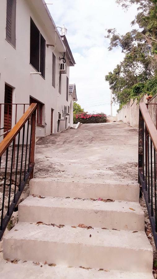 Your Private Getaway On The Hill Acomodação com café da manhã  Montego Bay
