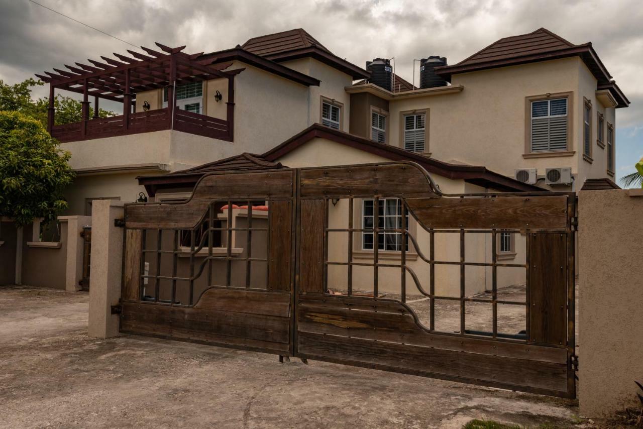 Luxury Bogue Village Duplex Apartamento Montego Bay