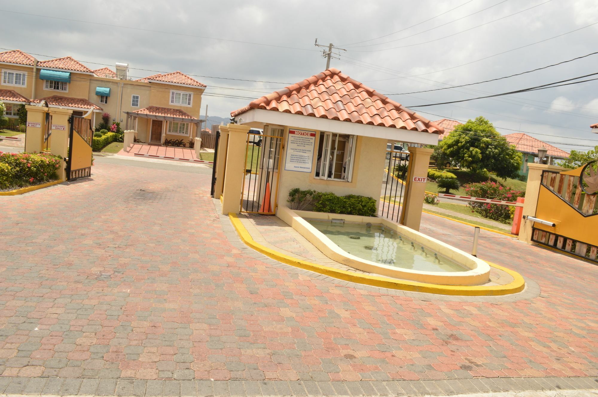 Country Club Mangowalk Townhouse Hotel