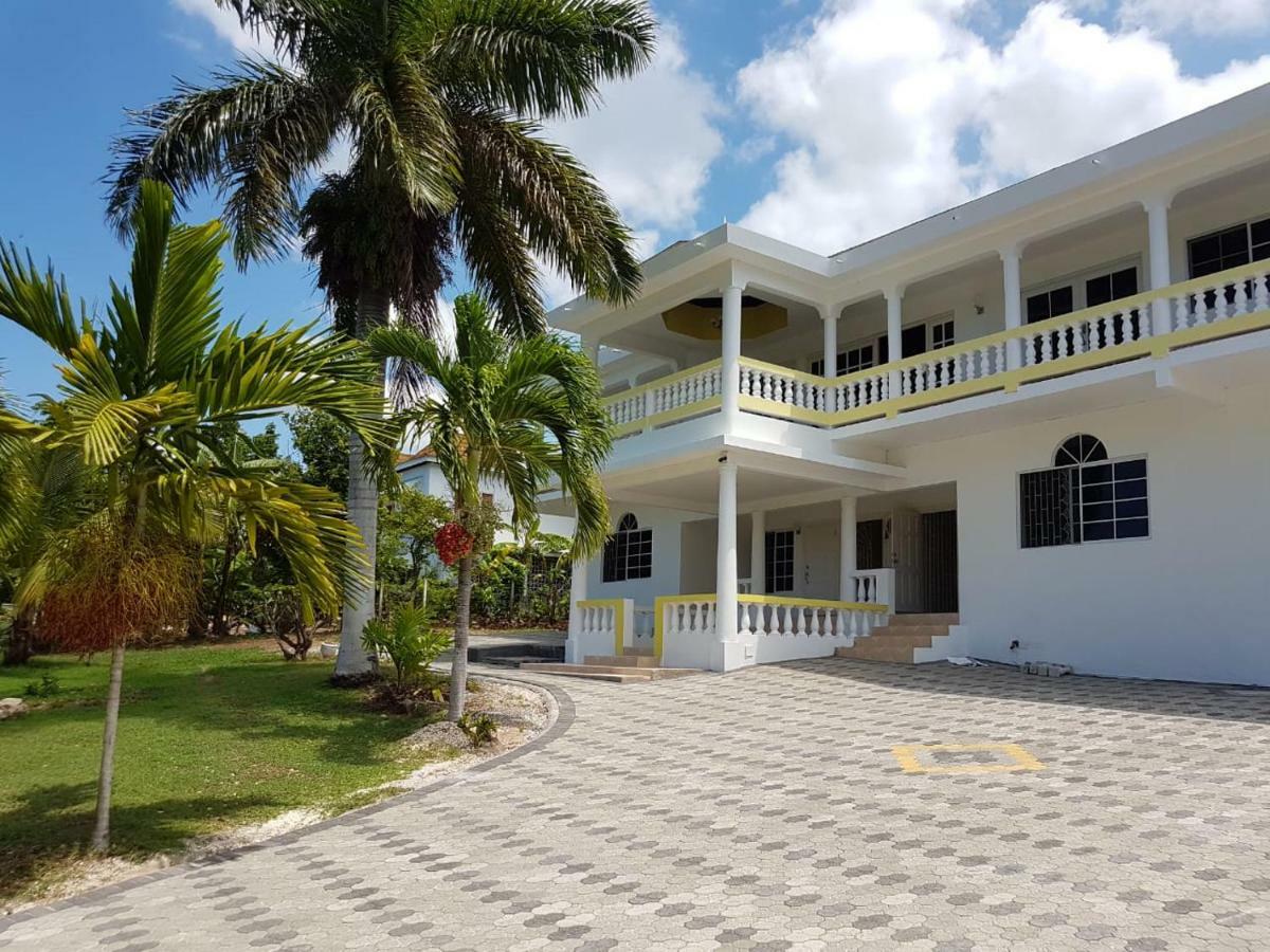Apartment Coral Gardens