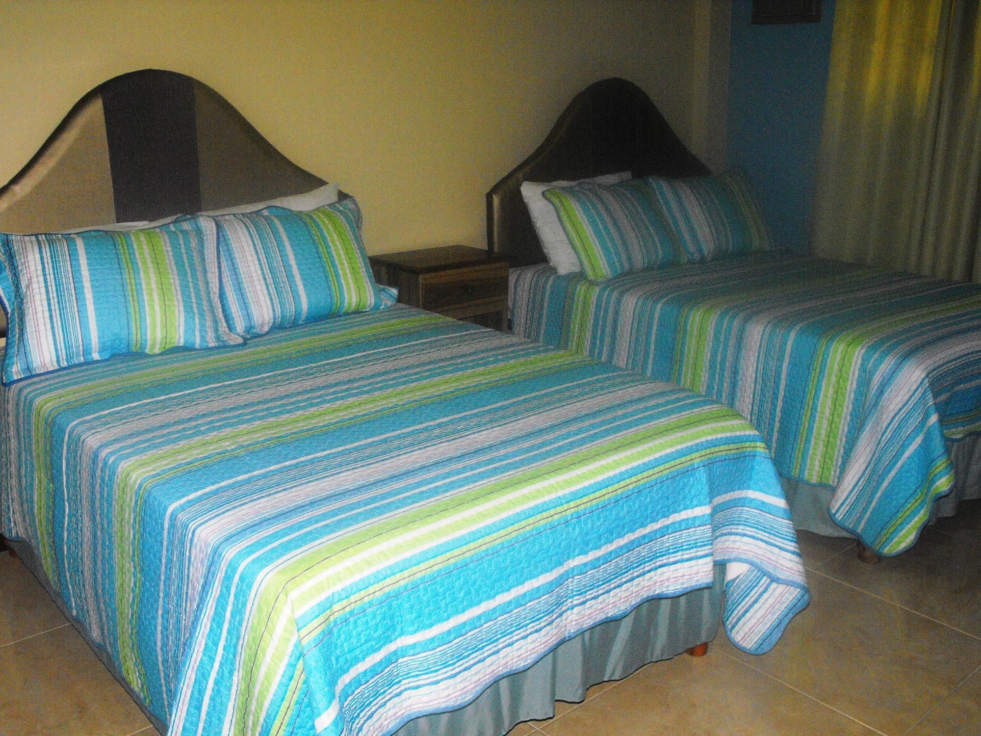 Tropik Leadonna Hotel
