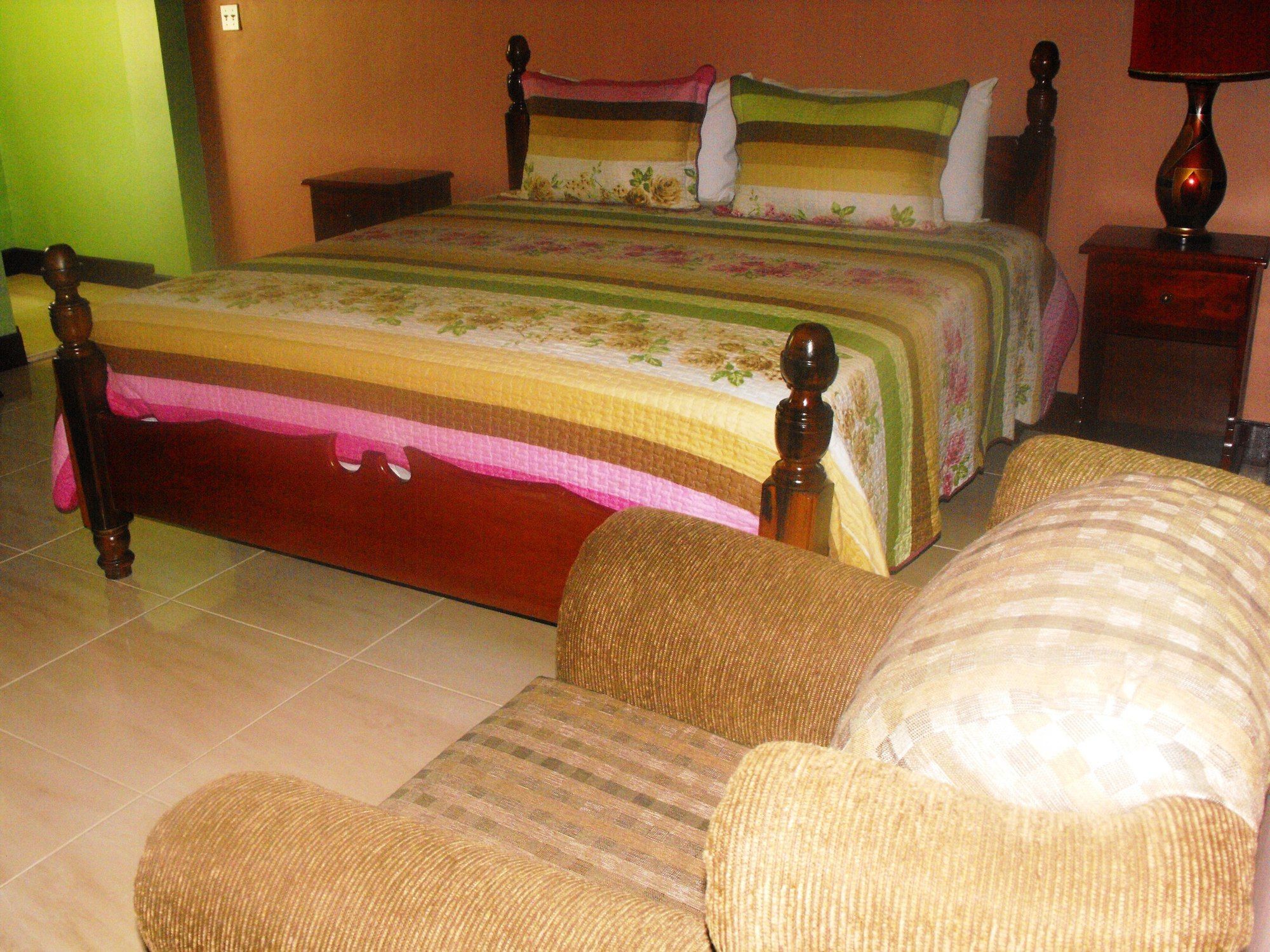 Tropik Leadonna Hotel