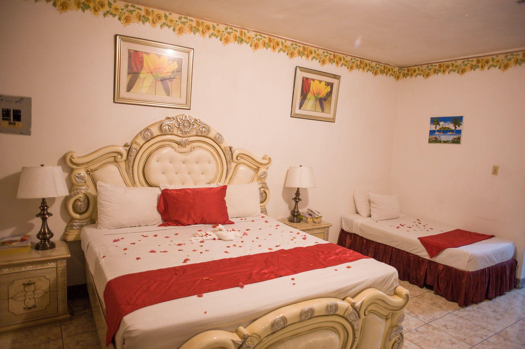 Glorianna Hotel 3*