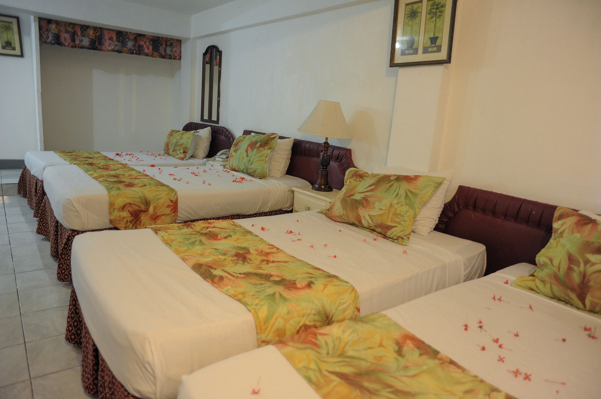 Glorianna Hotel