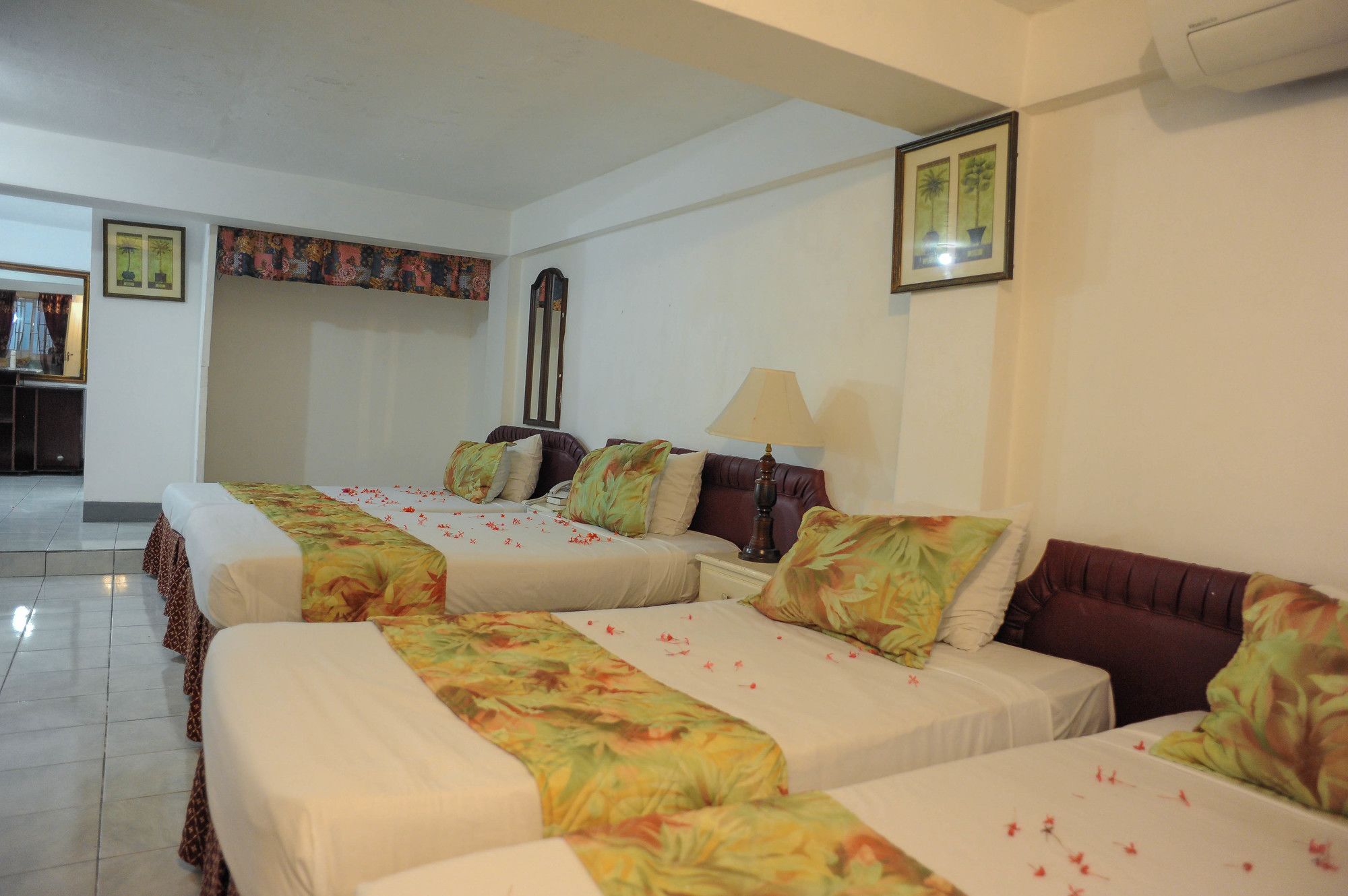 Glorianna Hotel
