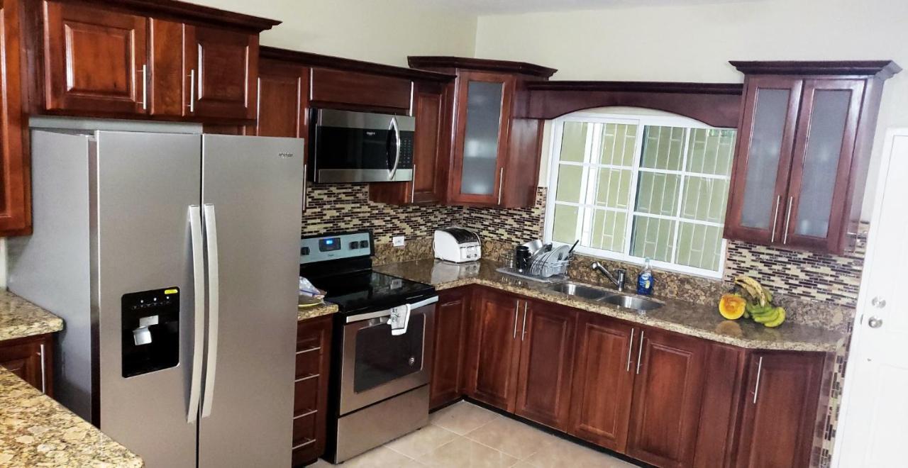 Coral Gardens Apartment *