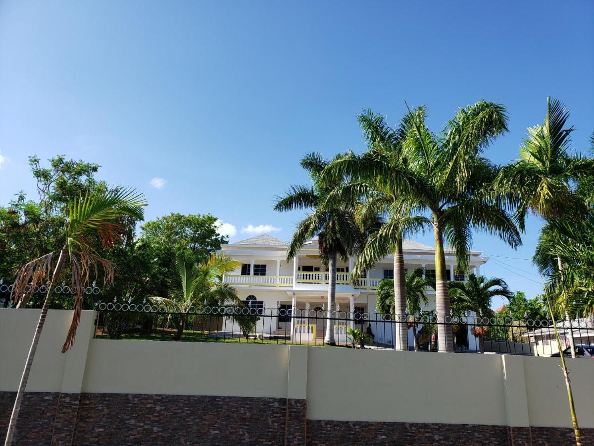 Apartment Coral Gardens