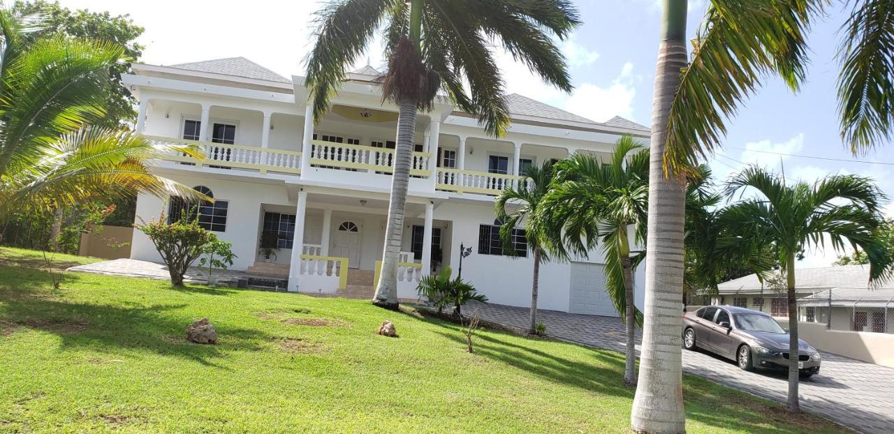 Coral Gardens Apartment