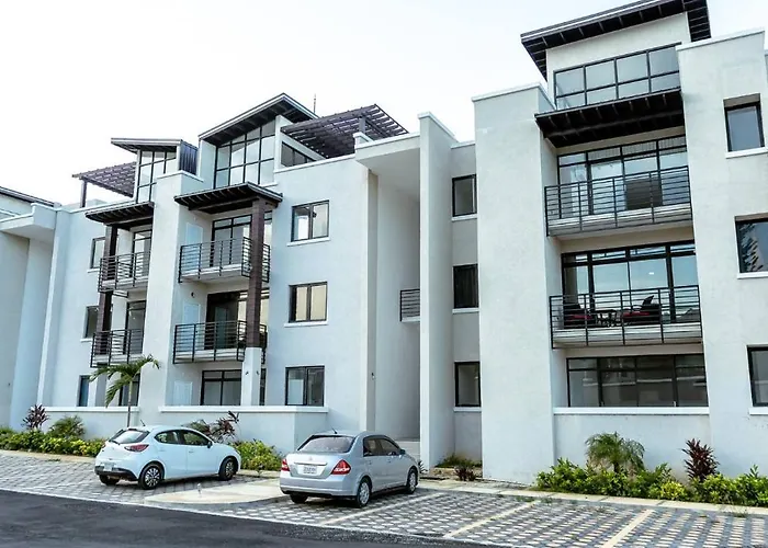 Chic And Cozy 2Br Apartment With Pool -Ironshore, Montego Bay