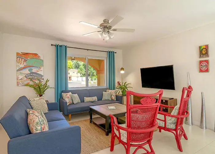 New 3-Bed On Hip Strip, Beach Access, Sleeps 8