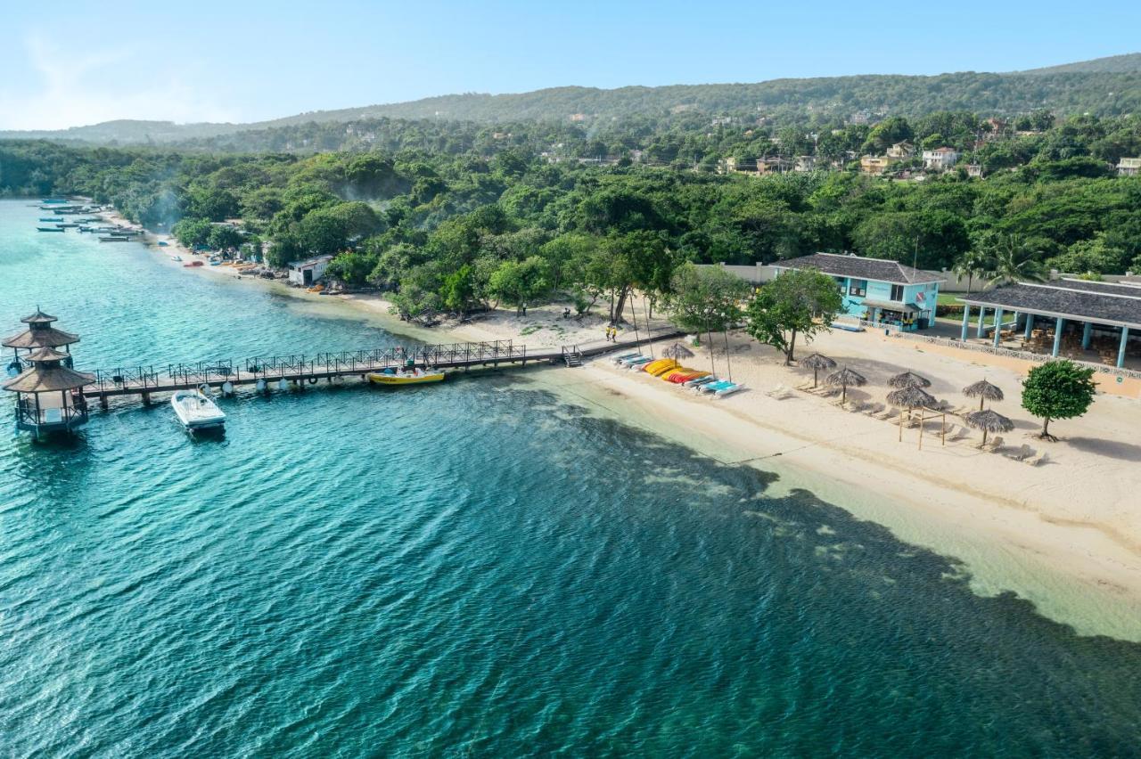 Iberostar Waves Rose Hall Resort
