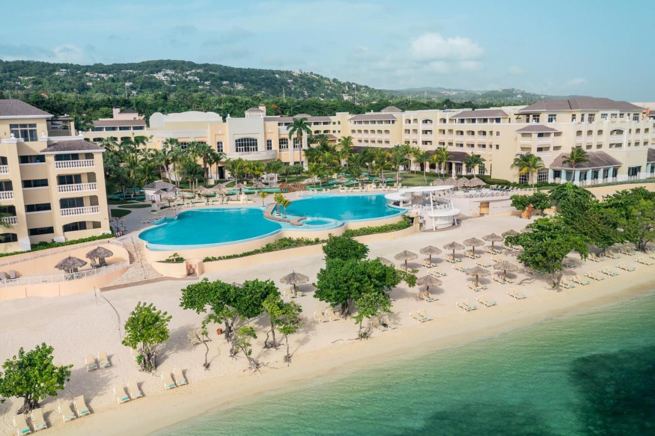 Iberostar Waves Rose Hall Resort