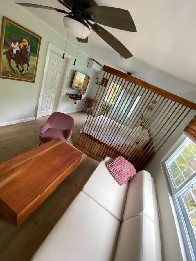 La Calma - Chatham Grove, Unit 2 Apartamento
