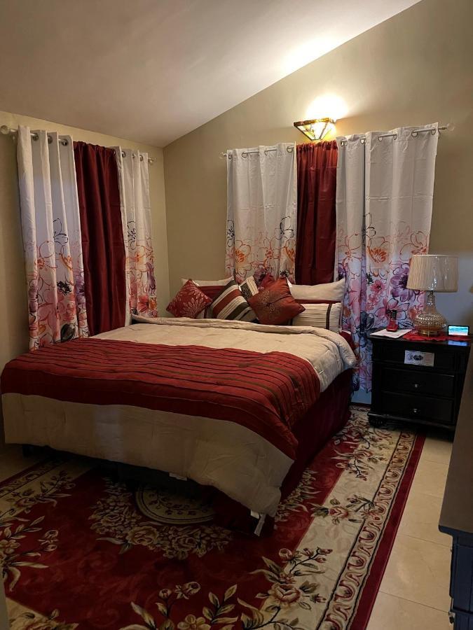 Cheerful 2bedroom 1bath, Wifi, Air Conditioning Holiday home Montego Bay