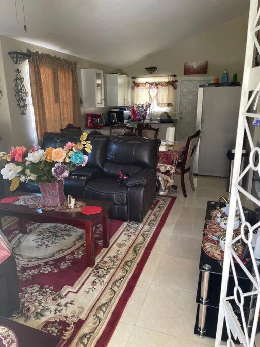 Holiday home Cheerful 2bedroom 1bath, Wifi, Air Conditioning *